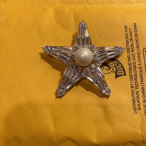 Brooch - Picture 3 of 4